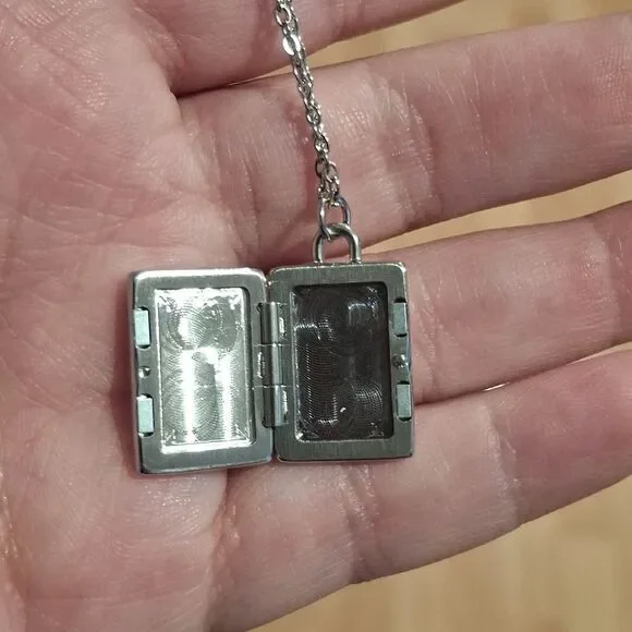 Mother Of Pearl 18K White Gold Plated Square Locket Necklace - Picture 4 of 4